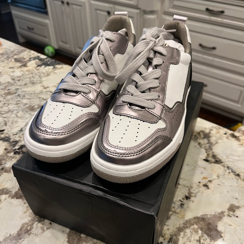 NEW Shushop Laura Pewter Sneakers